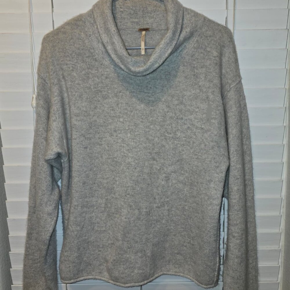 Free People Soft Grey Cashmere-Blend Cowl Neck‎ Sweater – Size S/P